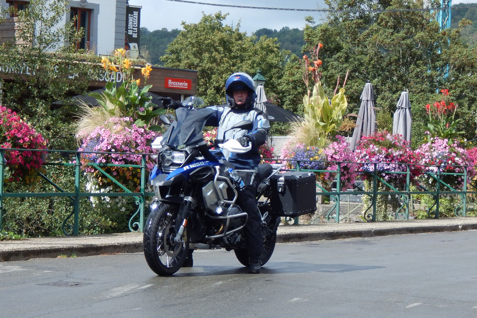 Motorrijbewijspoint Dronten examengarantie AVB en AVD